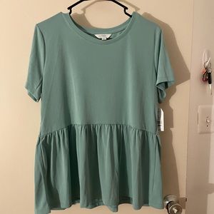 NWT SIZE MEDIUM LIGHT GREEN TOP
